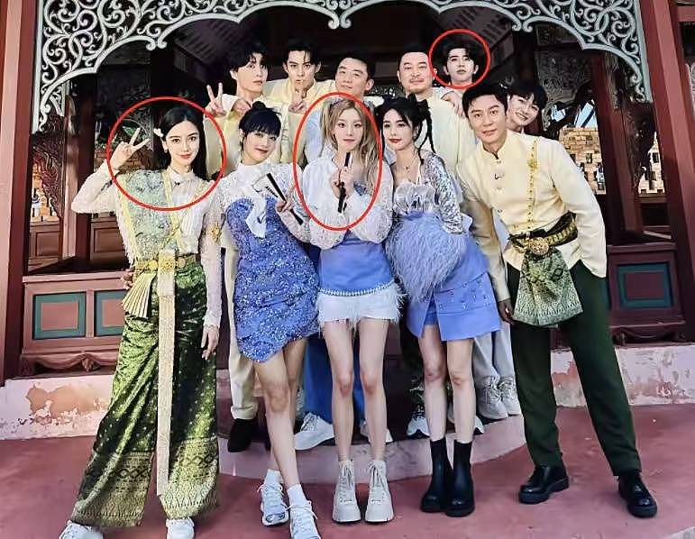 杨颖被经纪人当街训骂照曝光！自费租房面试找工作，吃地摊无人识（组图） - 12