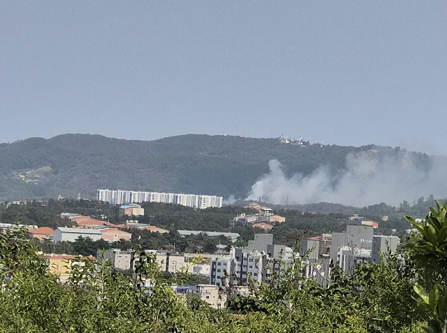 韩国济州航空一客机降落时冲出跑道,机上有183名乘客!另有一架军机坠机,伤亡不明(组图) - 1