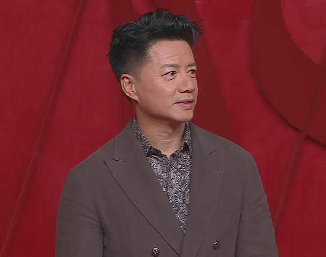 芭莎盛典红毯生图来了!杨幂鼻孔抢镜,孙俪面部发黄,林志玲脸僵(组图) - 25