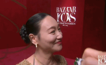 魔鬼镜头又来了!芭莎盛典怼脸拍太真实,杨幂干脆躲开不让拍正脸(组图) - 3