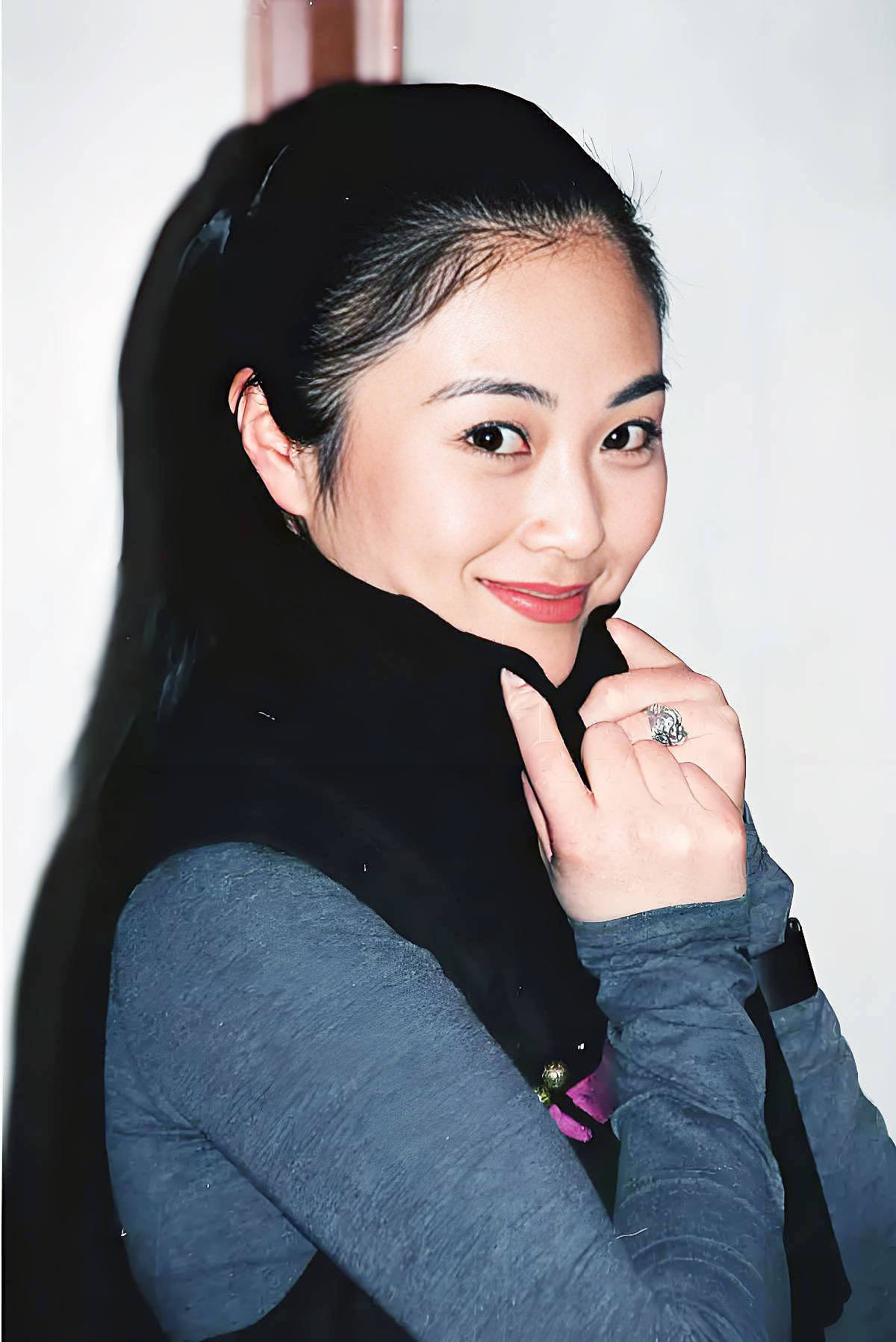 她是知名编剧，是韩美林的第四任妻子，54岁再做妈妈（组图） - 1