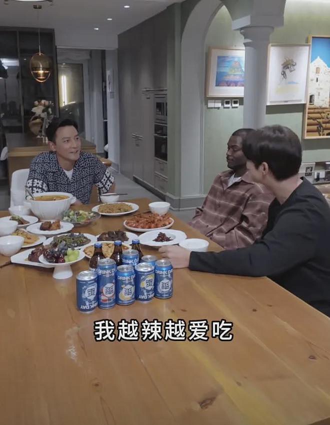 吴彦祖真缺钱了？卖完英语课又代言黄酒，表情痛苦疑喝不惯硬夸（组图） - 4