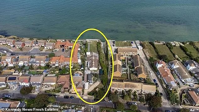 被称为“世界最古老平房”的海景住宅,降价一百多万镑,卖了4年卖不出去!(组图) - 6
