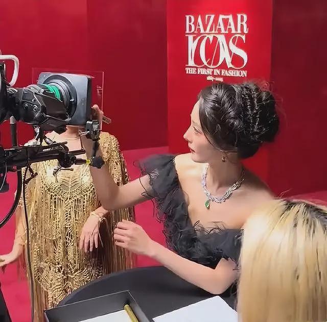 变了!林志玲参加芭莎盛典面部僵硬甜美不再,和孙俪聊天小心翼翼(组图) - 6