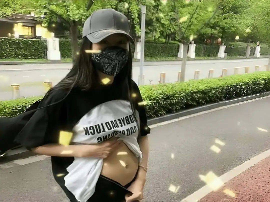 陈浩民妻子被曝怀第五胎，当众拉低裤子露白肚皮（组图） - 2