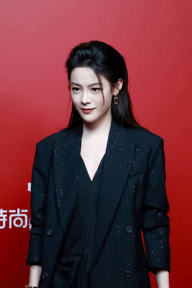 变了!林志玲参加芭莎盛典面部僵硬甜美不再,和孙俪聊天小心翼翼(组图) - 10