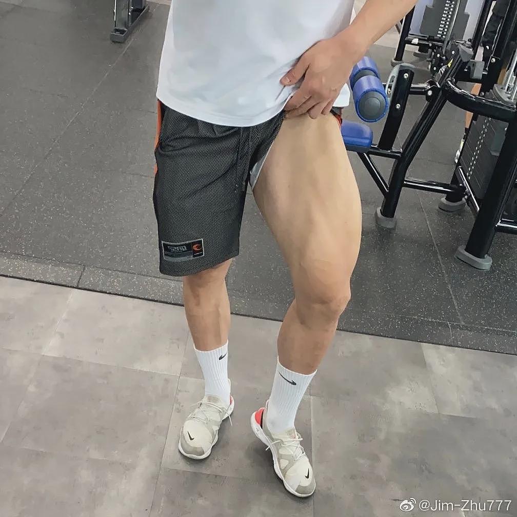 【帅哥】30岁中国小伙健身9年，身高195cm体重118kg，这种肌肉猛男你能招架的住吗（组图） - 4