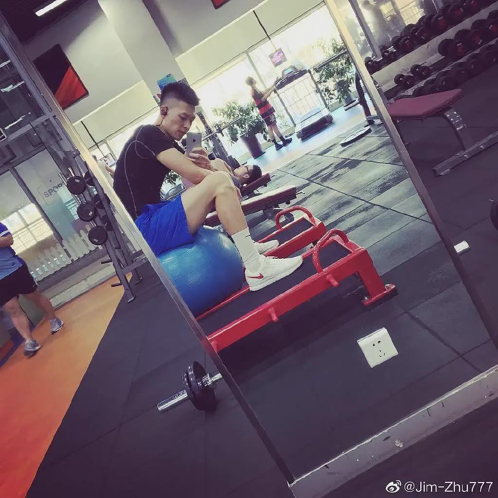 【帅哥】30岁中国小伙健身9年，身高195cm体重118kg，这种肌肉猛男你能招架的住吗（组图） - 14