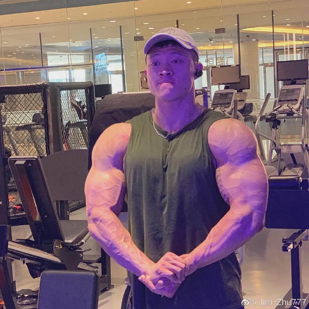 【帅哥】30岁中国小伙健身9年，身高195cm体重118kg，这种肌肉猛男你能招架的住吗（组图） - 31