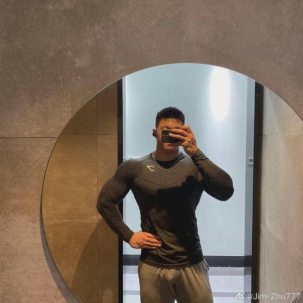 【帅哥】30岁中国小伙健身9年，身高195cm体重118kg，这种肌肉猛男你能招架的住吗（组图） - 26