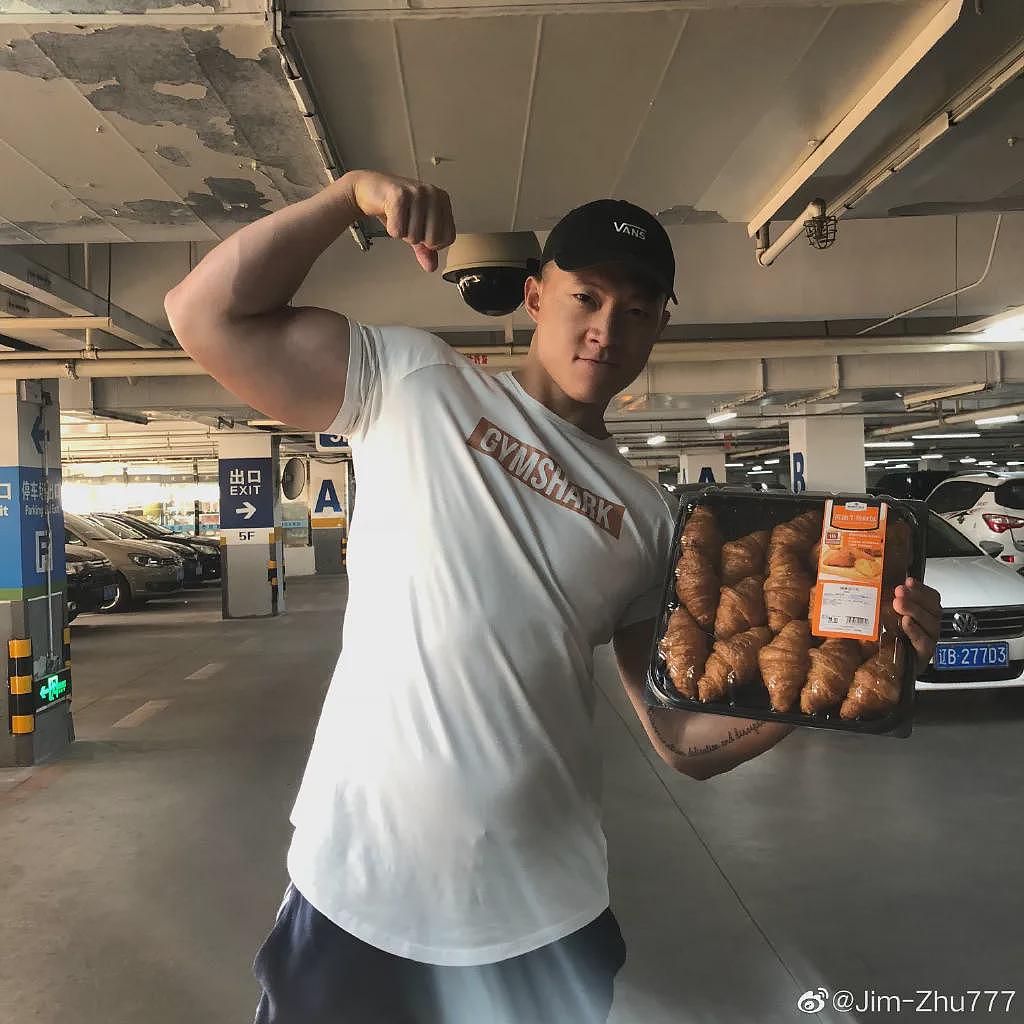 【帅哥】30岁中国小伙健身9年，身高195cm体重118kg，这种肌肉猛男你能招架的住吗（组图） - 25