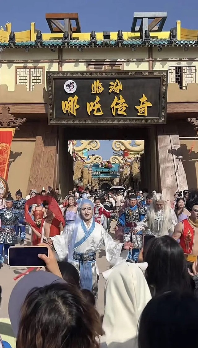重庆艺术家女侠造形被换头变哪吒山西主题景区否认抄袭(组图) - 4