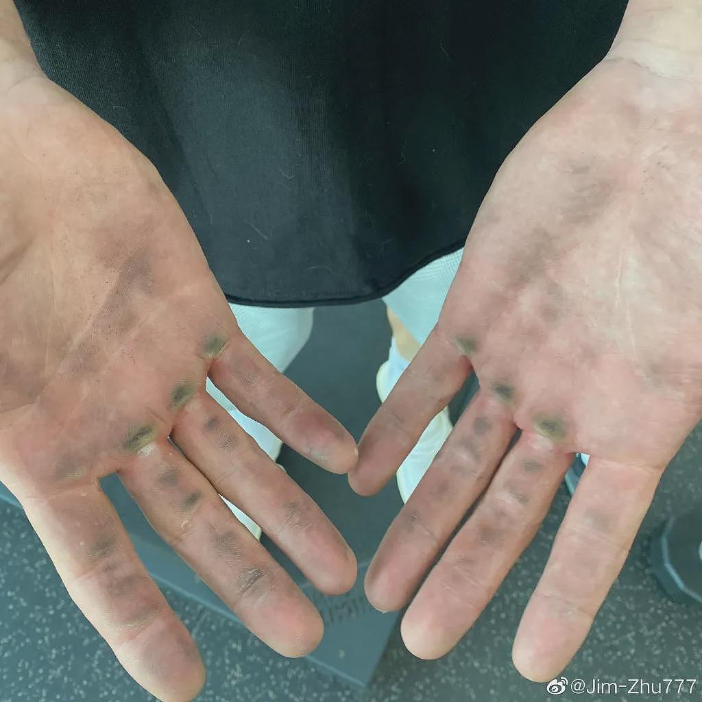 【帅哥】30岁中国小伙健身9年，身高195cm体重118kg，这种肌肉猛男你能招架的住吗（组图） - 21