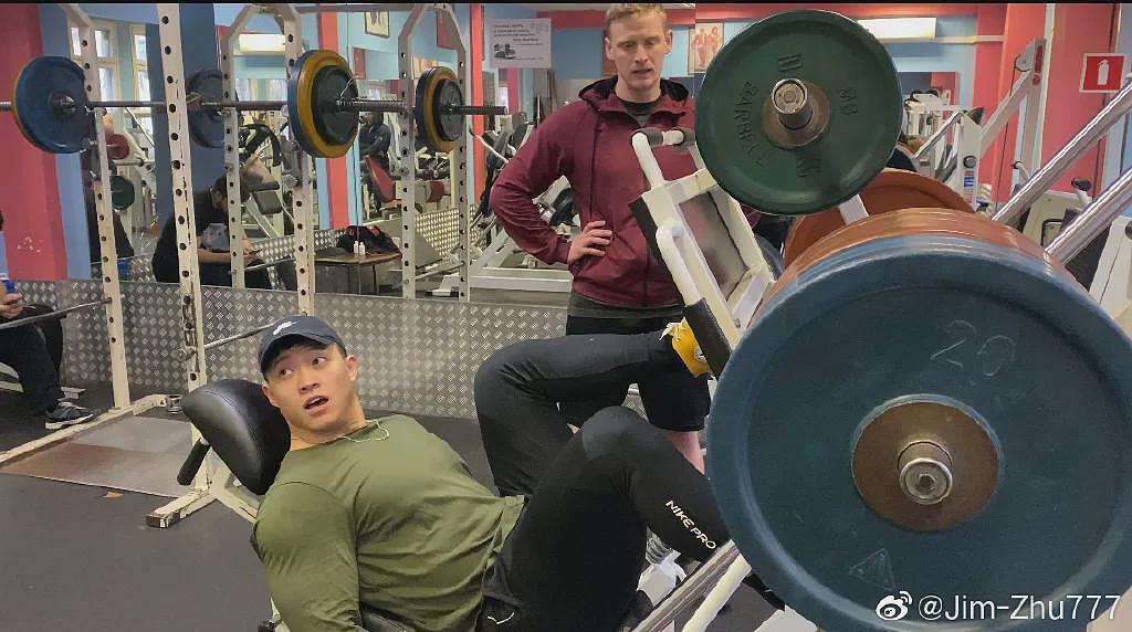 【帅哥】30岁中国小伙健身9年，身高195cm体重118kg，这种肌肉猛男你能招架的住吗（组图） - 27