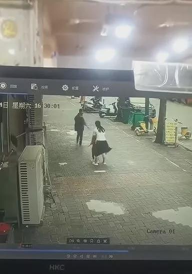 实拍：女贩子光天化日当街抢孩子，家长急追…（视频/组图） - 4