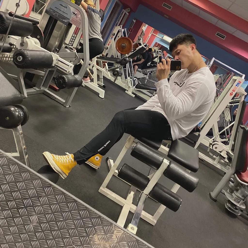 【帅哥】30岁中国小伙健身9年，身高195cm体重118kg，这种肌肉猛男你能招架的住吗（组图） - 15