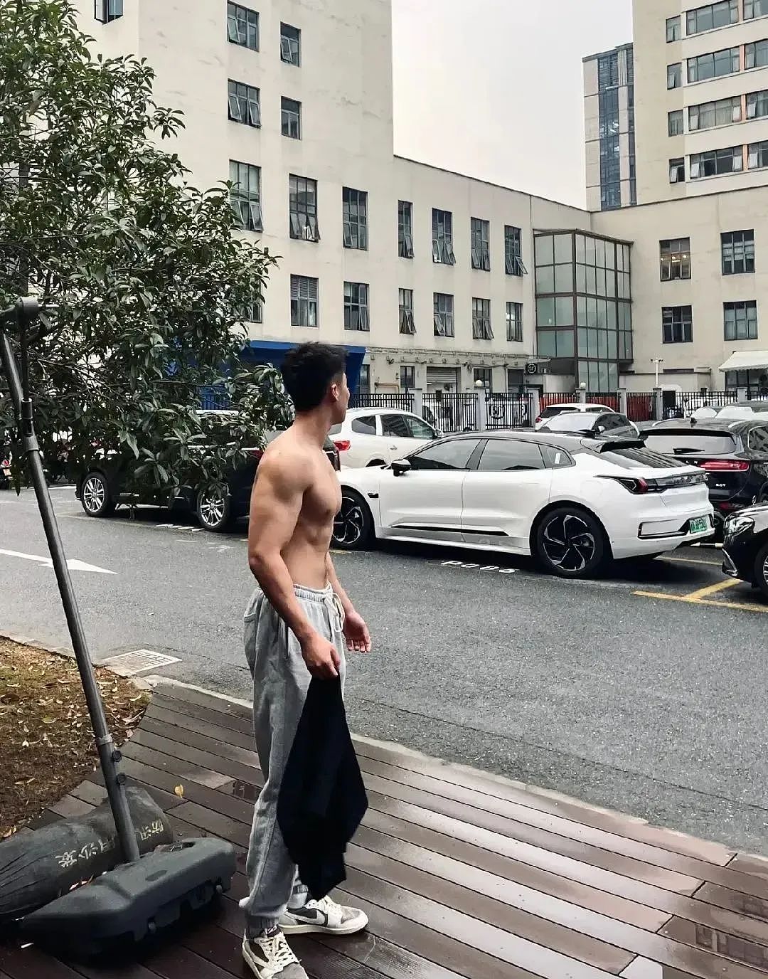 【帅哥】190麒麟臂寸头肌肉体育生,这副筋肉身材可以吗(组图) - 3