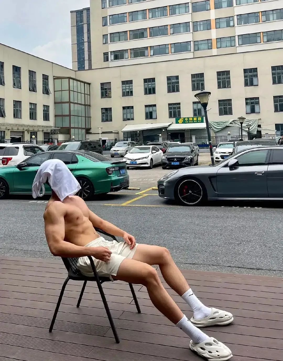 【帅哥】190麒麟臂寸头肌肉体育生,这副筋肉身材可以吗(组图) - 12