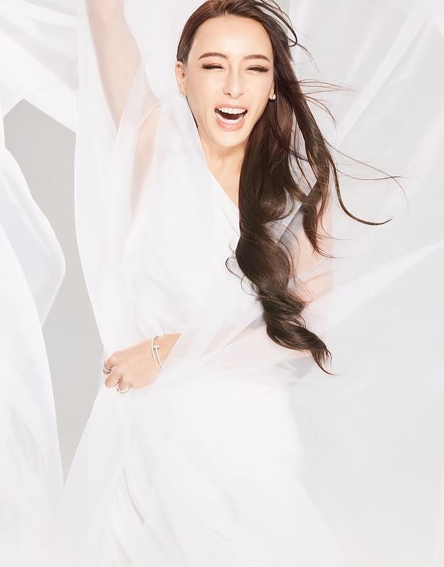 女星庆祝变性8周年,和金星一样勇敢做自己,晒旧照告别过去(组图) - 7