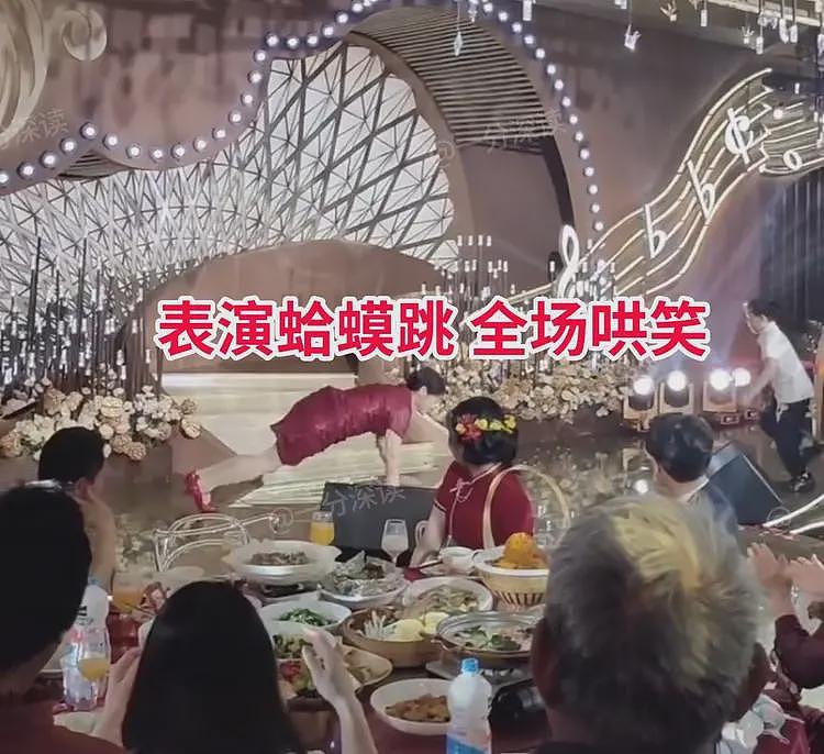 江苏婚礼婆婆抢风头,表演倒立露底裤,新娘黑脸:为老不尊(视频/组图) - 1