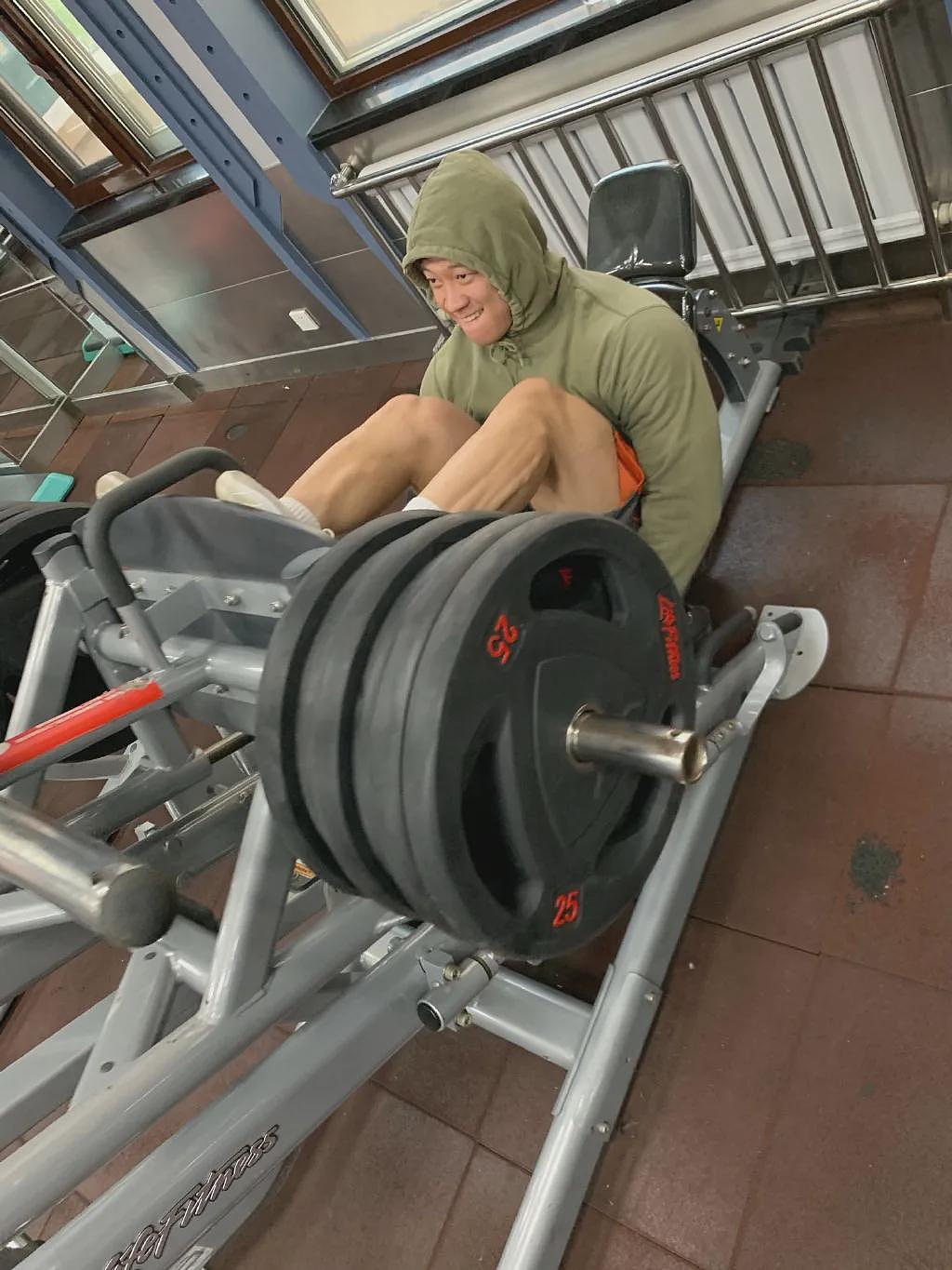 【帅哥】30岁中国小伙健身9年，身高195cm体重118kg，这种肌肉猛男你能招架的住吗（组图） - 28