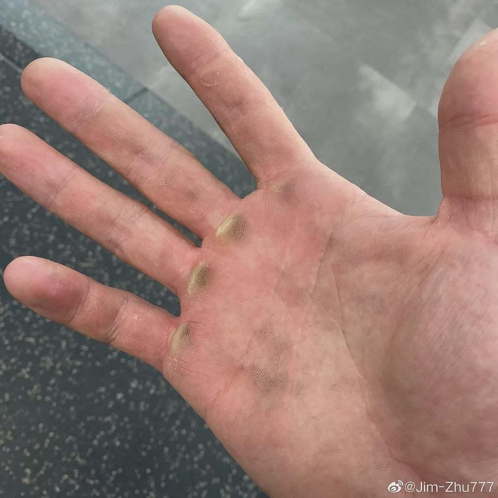 【帅哥】30岁中国小伙健身9年，身高195cm体重118kg，这种肌肉猛男你能招架的住吗（组图） - 20