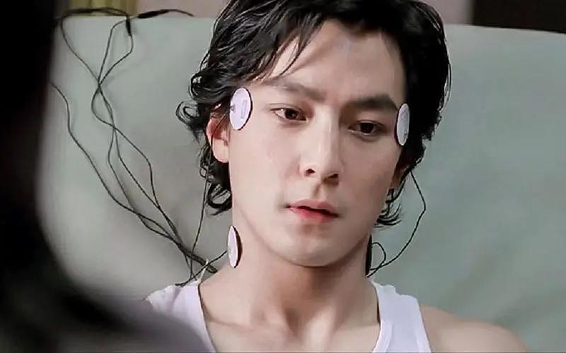 吴彦祖争议越来越大,直播卖课、给美女拍照,被指晚节不保冤吗?(组图) - 1
