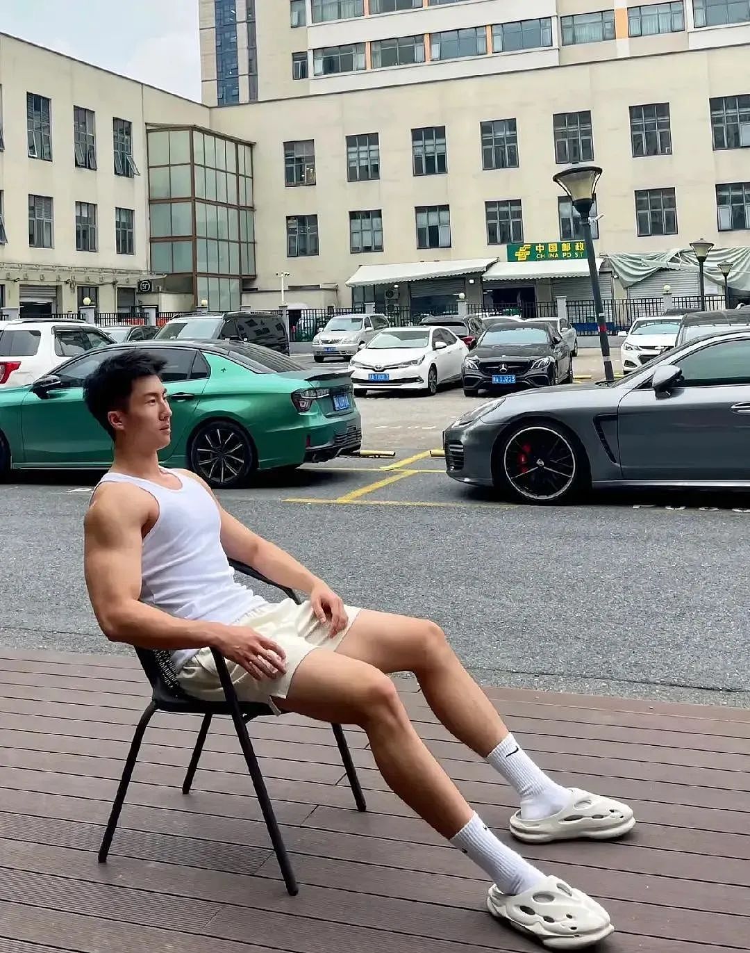 【帅哥】190麒麟臂寸头肌肉体育生,这副筋肉身材可以吗(组图) - 11