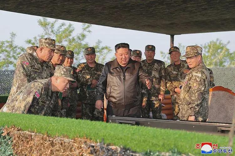 朝鲜召开军委扩大会议,金正恩头发白了(组图) - 7