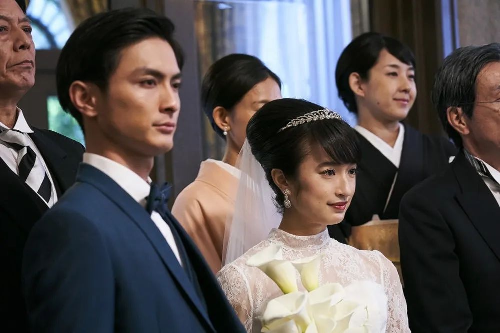 她突然官宣离婚!女星风光高嫁后被迫“为夫还债”12亿,40亿分手费梦碎:不是你的,强求不来……(组图) - 8