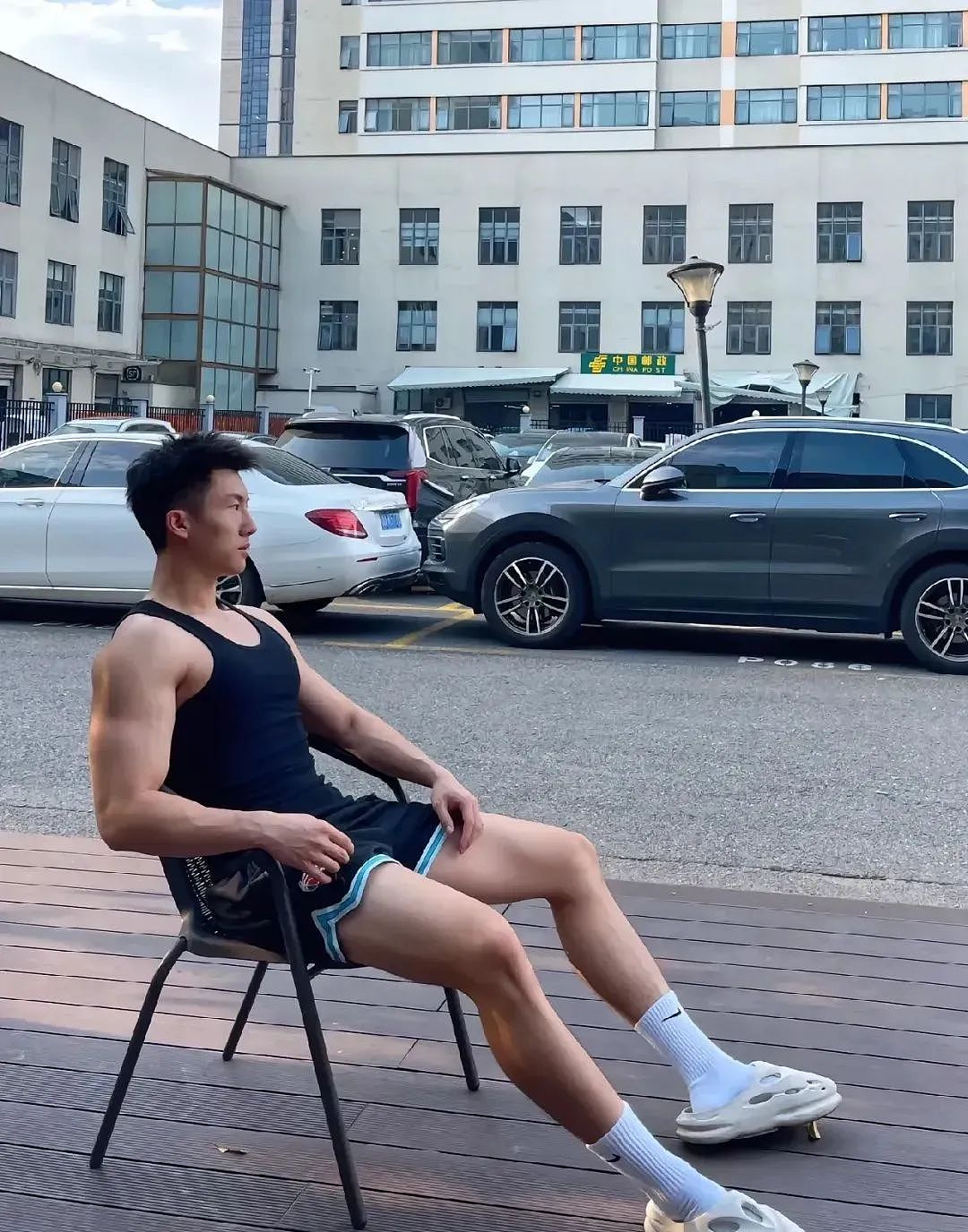 【帅哥】190麒麟臂寸头肌肉体育生,这副筋肉身材可以吗(组图) - 16