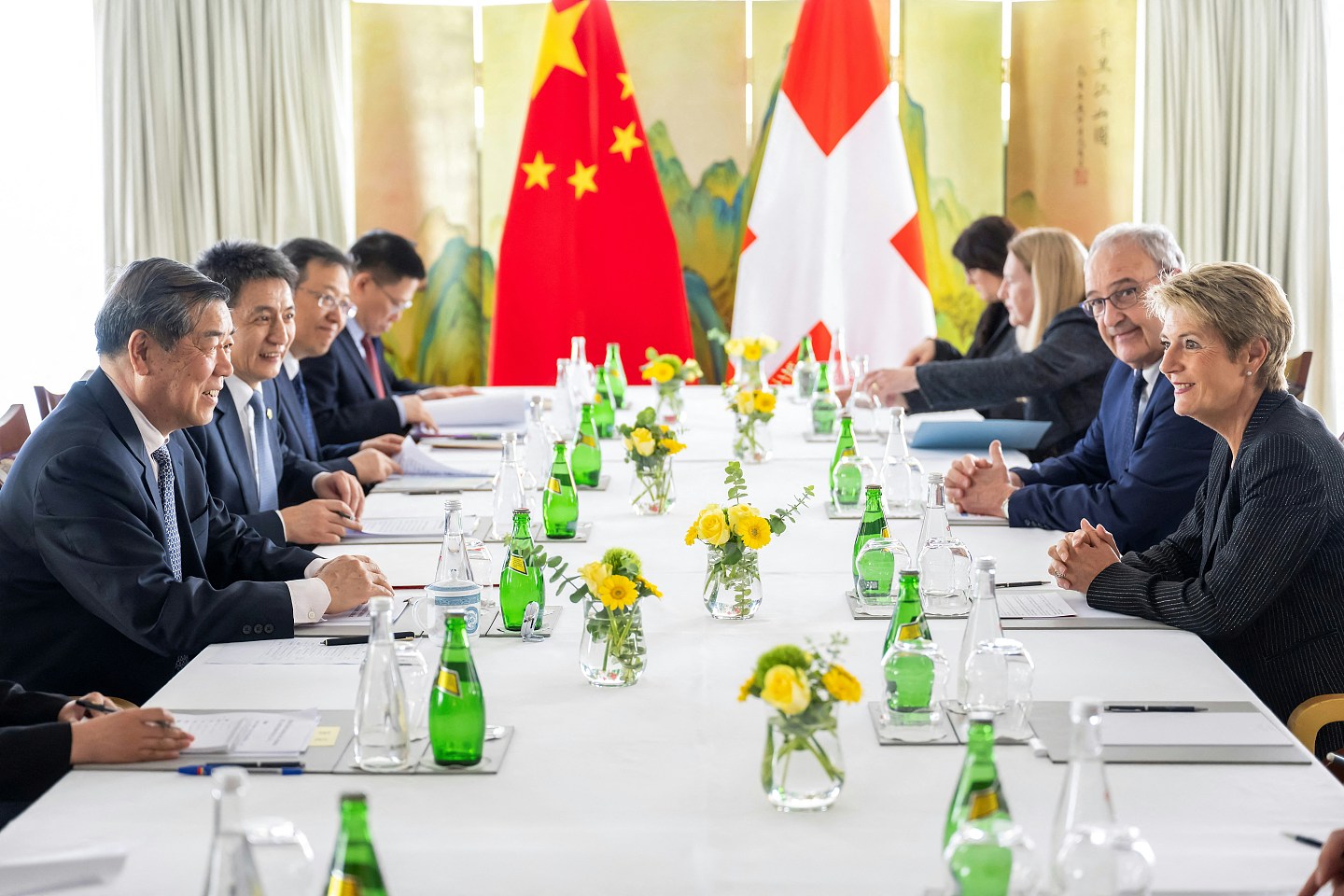 特朗普又开中美对抗新战场,三个摩擦点已冒起硝烟(组图) - 2