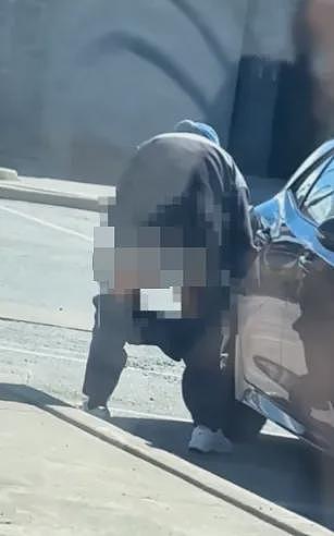 加拿大商场变“露天”厕所：印度男子当众解裤狂喷，华人特斯拉车主曝光全程（组图） - 18