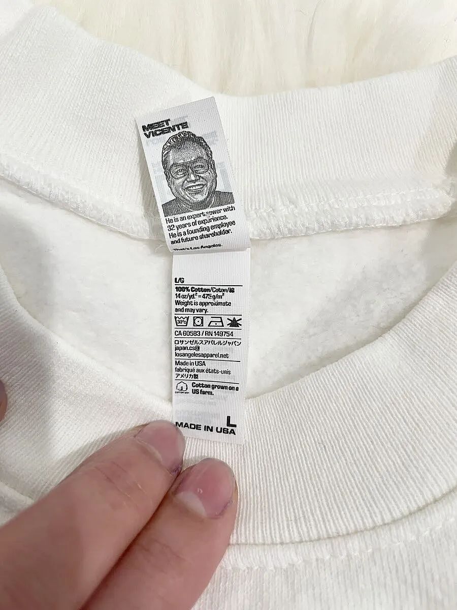 暖心还是作秀？洛杉矶服装品牌将工人的脸和名字印上标签惹争议！网友：这个设计真有人买单吗（组图） - 2