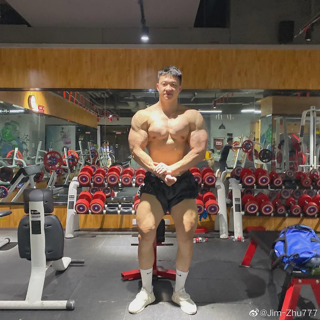 【帅哥】30岁中国小伙健身9年，身高195cm体重118kg，这种肌肉猛男你能招架的住吗（组图） - 7
