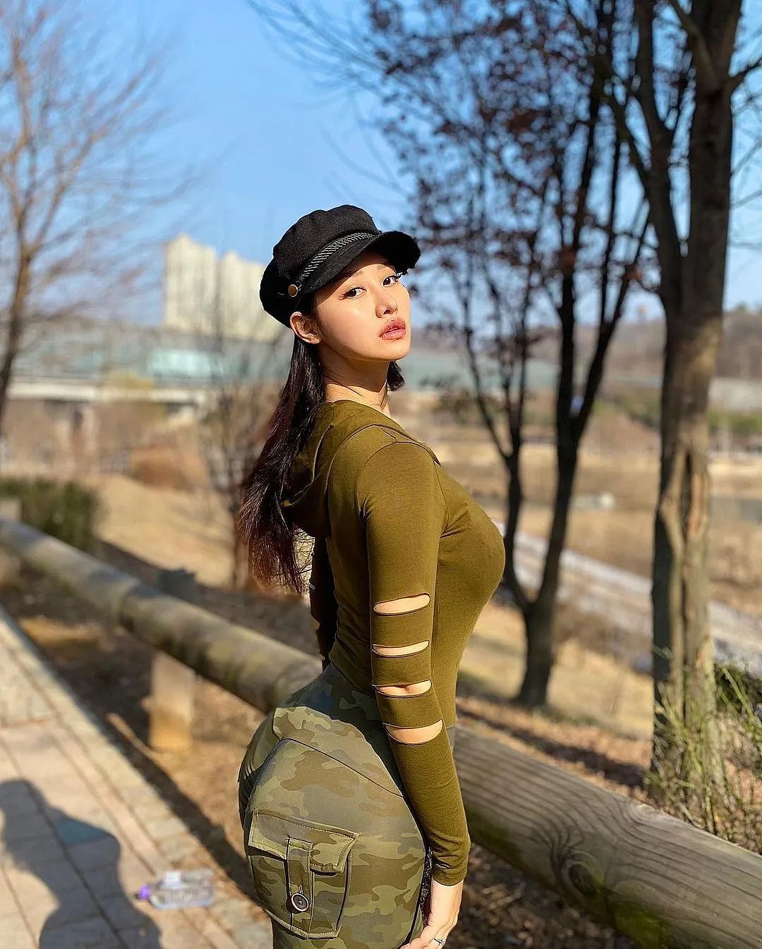 【美女】E杯“多肉女孩”因胸太大放弃游泳，网友：这身材扛不住（组图） - 25