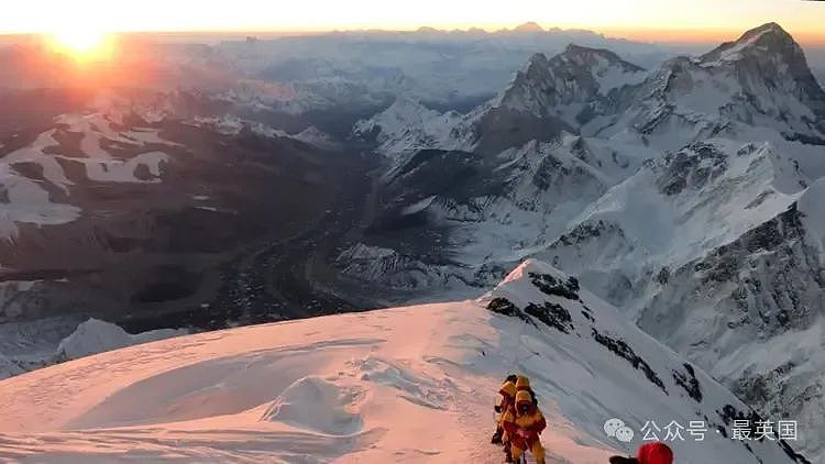 震撼！珠峰恶臭四溢变成“屎山”！官方：所有人必须把便便带下山！（组图） - 3