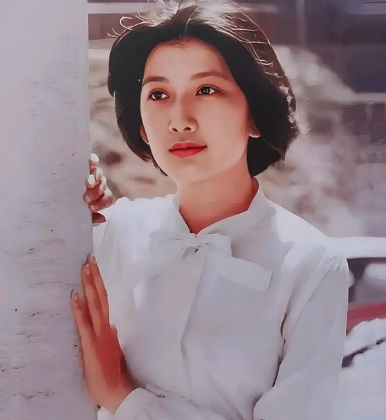 被生父侵犯,嫁给“渣男”,“最美赵敏”为何如此命苦?(图) - 6