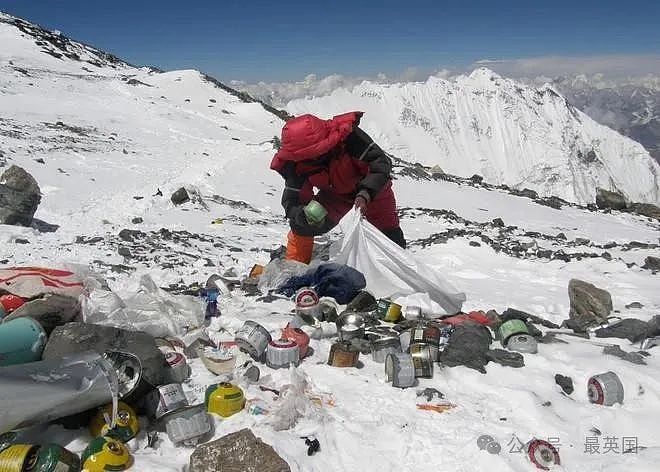 震撼！珠峰恶臭四溢变成“屎山”！官方：所有人必须把便便带下山！（组图） - 14