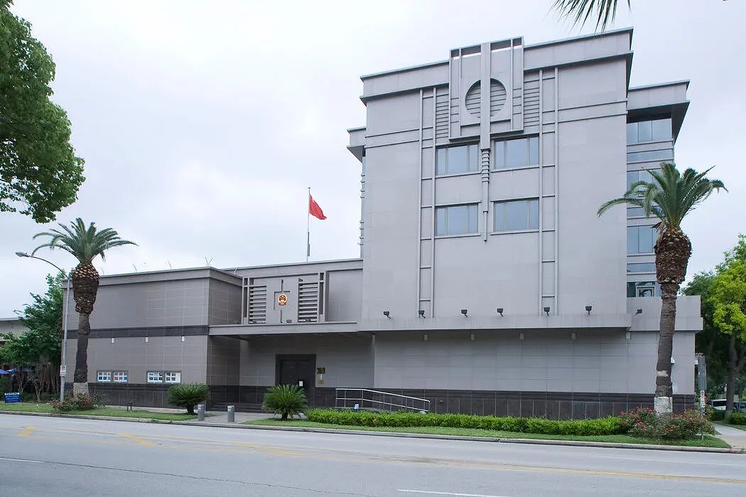 惊爆！华人高材生狂骗同胞$950万，豪宅藏惊天秘密！ 全家跑路回中国，留巨额赃款（组图） - 4