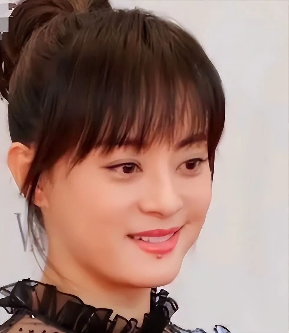 孙俪把唇下痣切了，网友猜测与朱媛媛有关，娘娘也没想到闹这大吧（组图） - 5