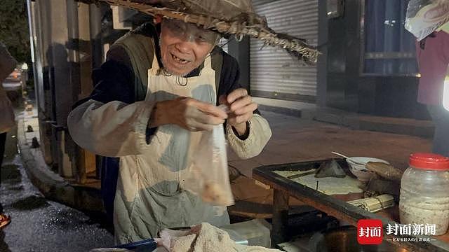 5毛钱一个粽16年不涨价，乐山90岁“粽子爷爷”：方便年轻人吃口热乎早饭（组图） - 2