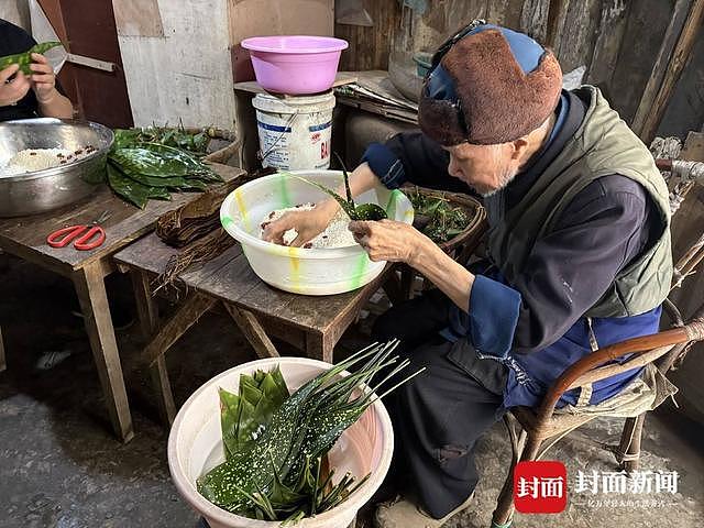 5毛钱一个粽16年不涨价，乐山90岁“粽子爷爷”：方便年轻人吃口热乎早饭（组图） - 7