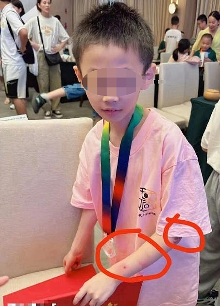 9岁围棋少年意外坠亡,面对“家暴致跳楼”“输棋就被打”质疑,其父首次面对镜头发声(视频/组图) - 7