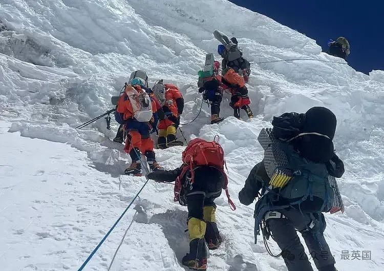 震撼！珠峰恶臭四溢变成“屎山”！官方：所有人必须把便便带下山！（组图） - 5