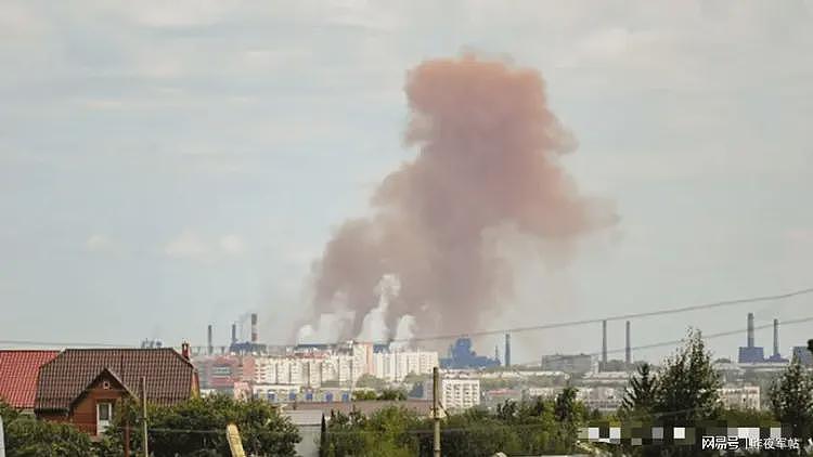 海参崴发生2次爆炸！乌军万里追击誓灭俄155旅，全球剿杀令生效中（组图） - 1