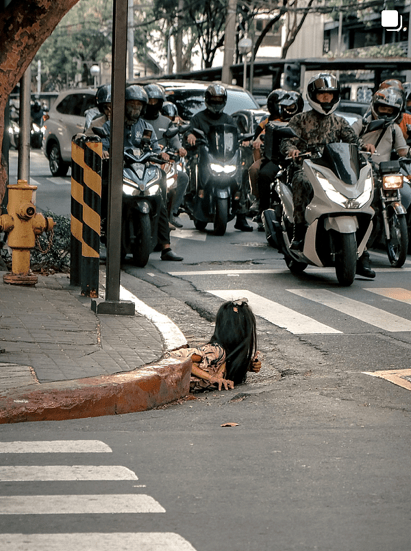 菲律宾长发女从马路渠口爬出，真相令人心酸（组图） - 1