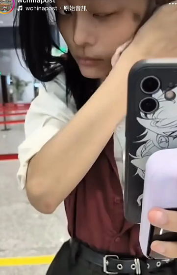 女子化妆太浓无法过关,在机场被强制卸妆引发争议(组图) - 1