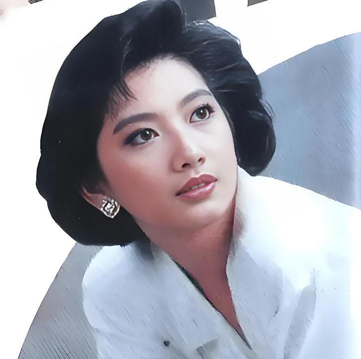 被生父侵犯,嫁给“渣男”,“最美赵敏”为何如此命苦?(图) - 9