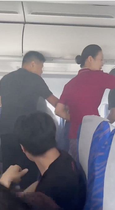 南航飞深圳班机因旅客相机电池、行动电源冒烟！起飞15分钟后迫降（视频/组图） - 2